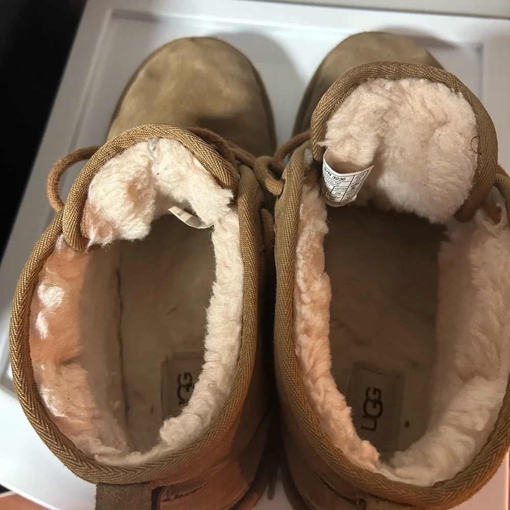 UGG Neumel Chukka boots in a suede finish. Size 10